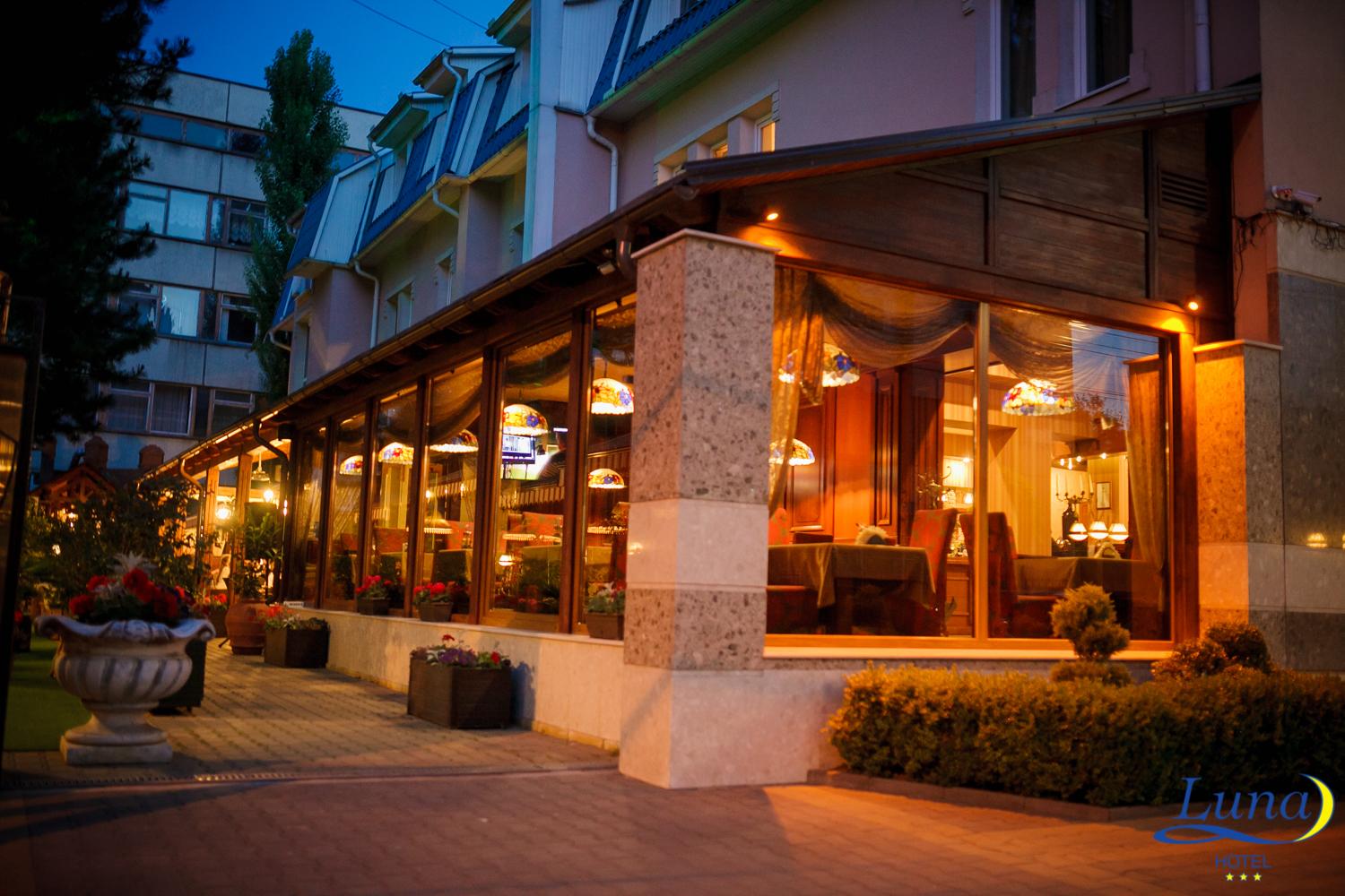 Luna Hotel Chisinau Exterior foto