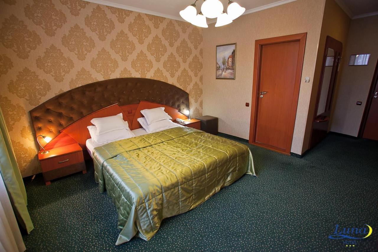 Luna Hotel Chisinau Exterior foto