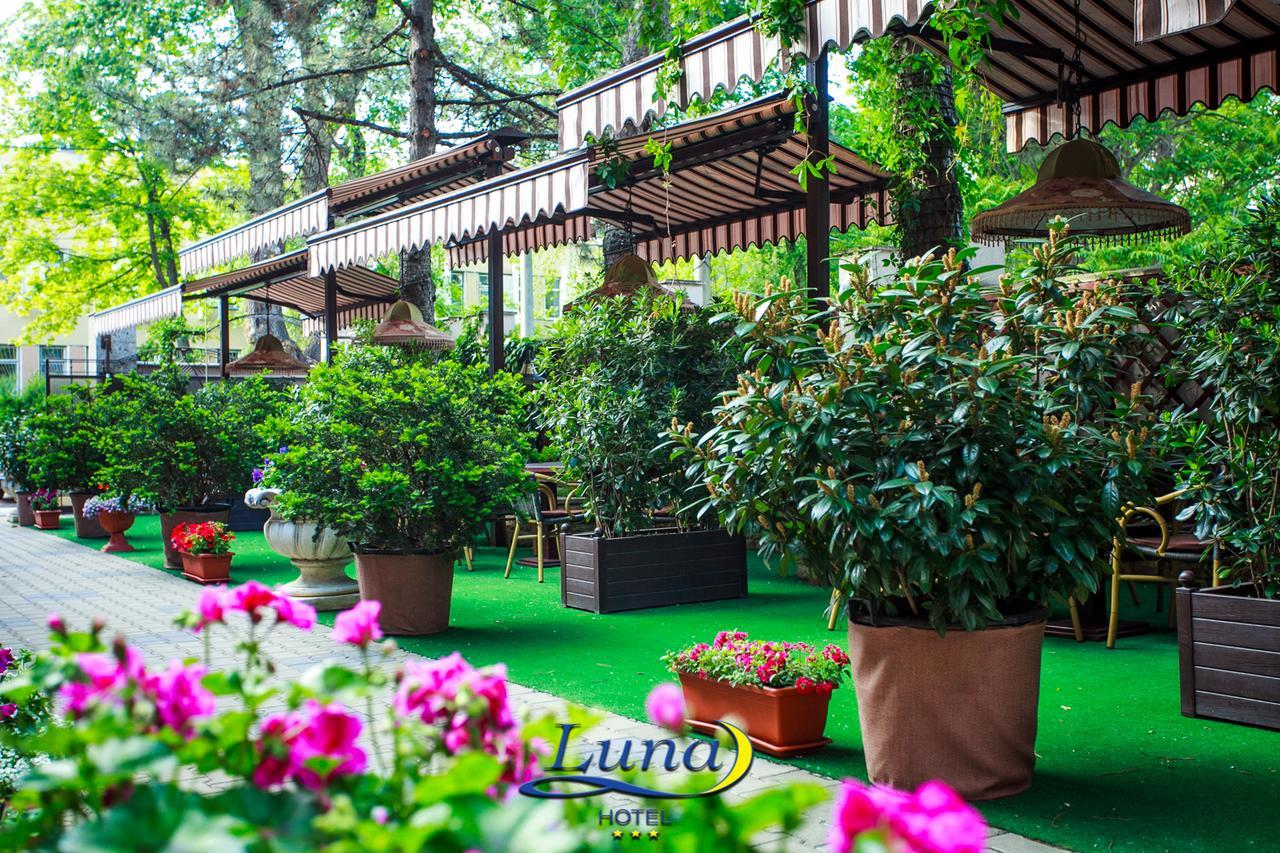 Luna Hotel Chisinau Exterior foto